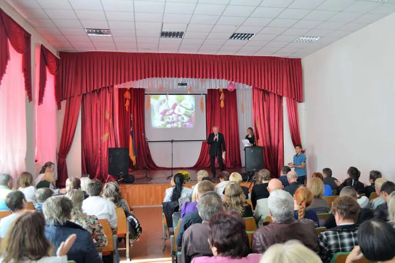 До дня працівників освіти