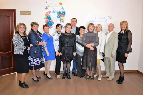 Відкрити зображення до новини: До дня працівників освіти