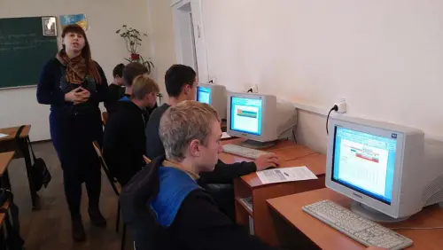 Відкрити зображення до новини: Урок інформатики з професійним спрямуванням