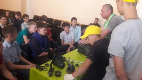 Відкрити зображення до новини: Участь в майстер-класі із школярами м.Підгородне