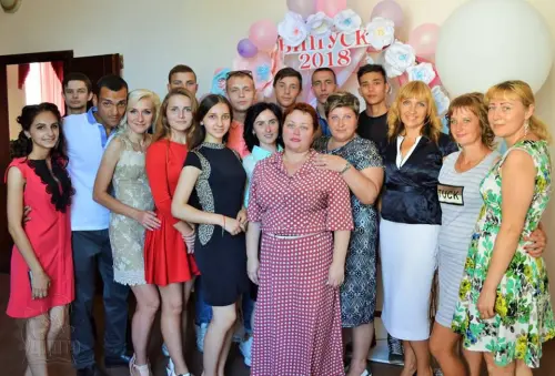 Відкрити зображення до новини: В щасливу дорогу, на добрі діла, дорогі випускники!