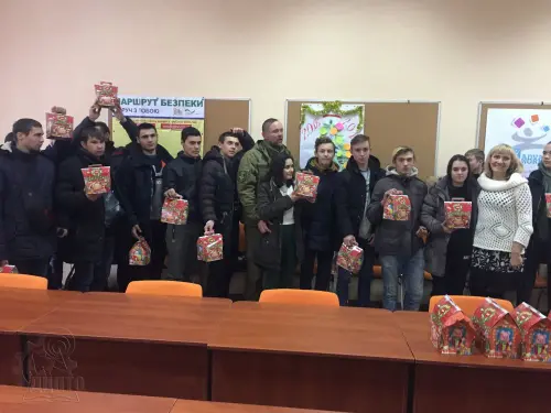 Відкрити зображення до новини: Козаки дарують подарунки