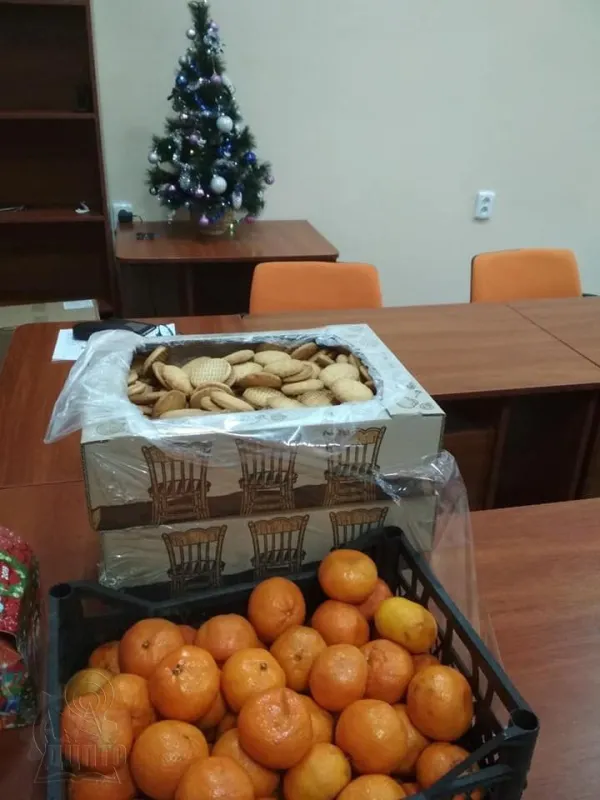 Козаки дарують подарунки
