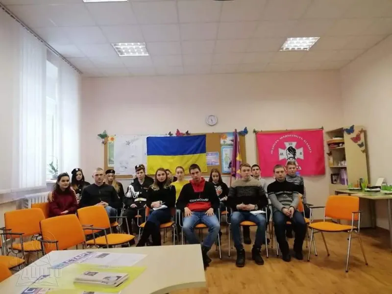 Круглий стіл рою Старокодацького