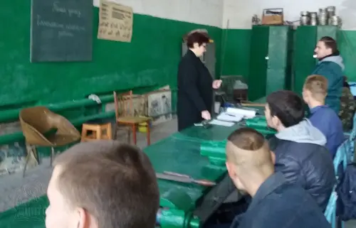 Відкрити зображення до новини: Вивчаємо слюсарну справу…