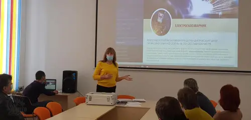 Відкрити зображення до новини: У Дніпровському центрі професійно-технічної освіти пройшов цикл інструктивно-методичних занять за темою  «Організація профорієнтаційної роботи»