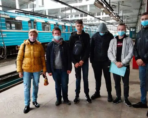 Відкрити зображення до новини: Молодь ДЦПТО відвідала з екскурсією Дніпровський метрополітен