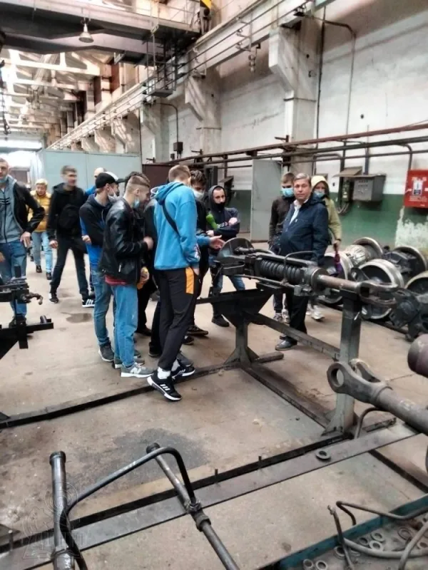 Молодь ДЦПТО відвідала з екскурсією Дніпровський метрополітен