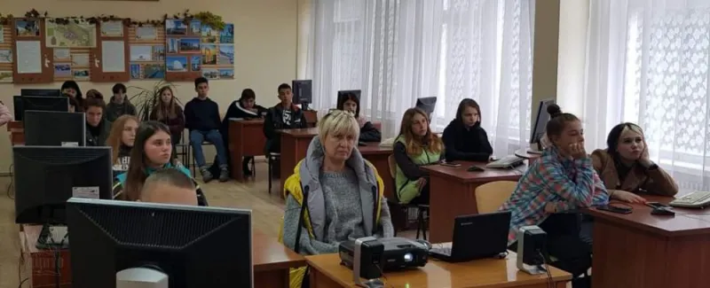 Бібліотечний урок відбувся у відділенні зв'язку Дніпровського центру професійно-технічної освіти