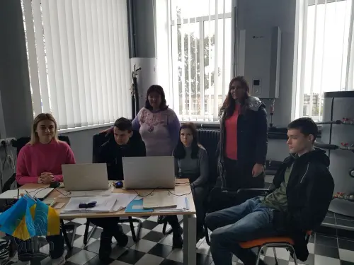 Відкрити зображення до новини: ДЦПТО тримає освітній фронт