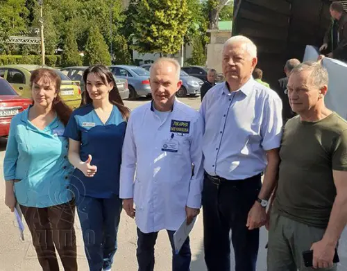 Відкрити зображення до новини: Допомагає увесь світ