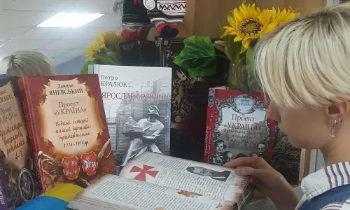 Відкрити зображення до новини: «Ми б’ємось за те, чому нема ціни в усьому світі, — за Батьківщину.» © О. Довженко