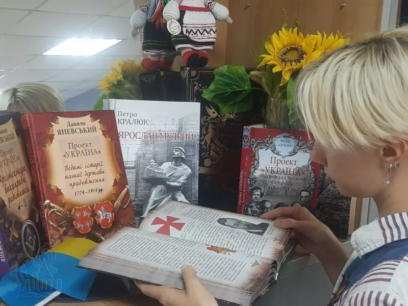 «Ми б’ємось за те, чому нема ціни в усьому світі, — за Батьківщину.» © О. Довженко