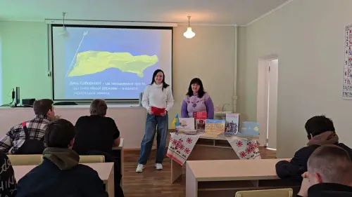Відкрити зображення до новини: Захід, схід - одна країна! Це - соборна Україна!