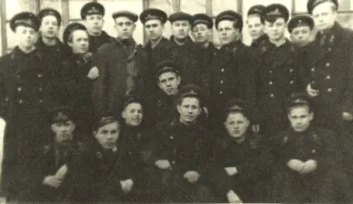 Група № 5 «Формувальники-ливарники" 1959/1960 уч. рік майстри в/н Назаренко В.Х. і Баринов А.О.