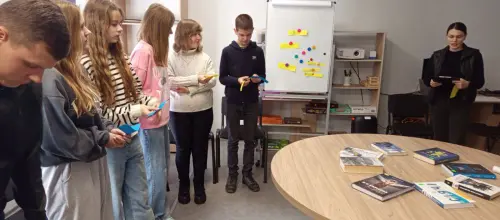 Відкрити зображення до новини: До Дня Гідності та Свободи у Царичанському відділенні ДПТК вшанували незламність України
