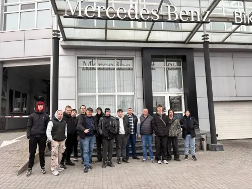 Відкрити зображення до новини: На повній швидкості до професії - візит до Mercedes