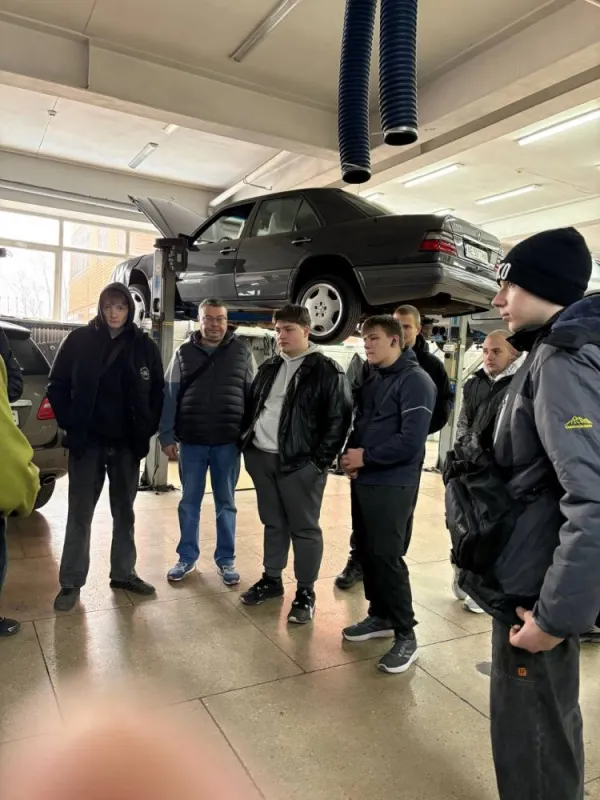 На повній швидкості до професії - візит до Mercedes