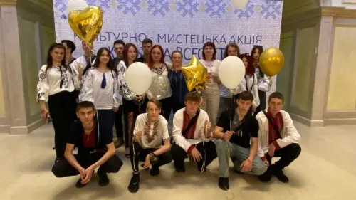 Відкрити зображення до новини: У кожному орнаменті щось рідне